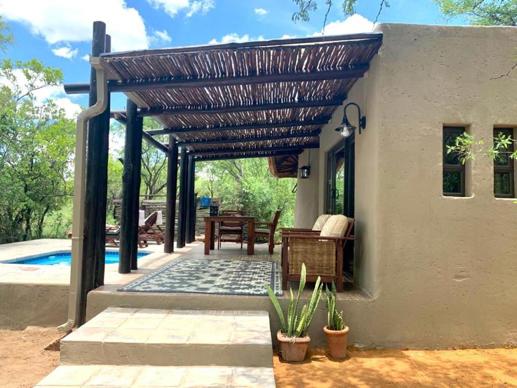 Ikhaya Lamadube Game Lodge Klipdrift Exteriör bild