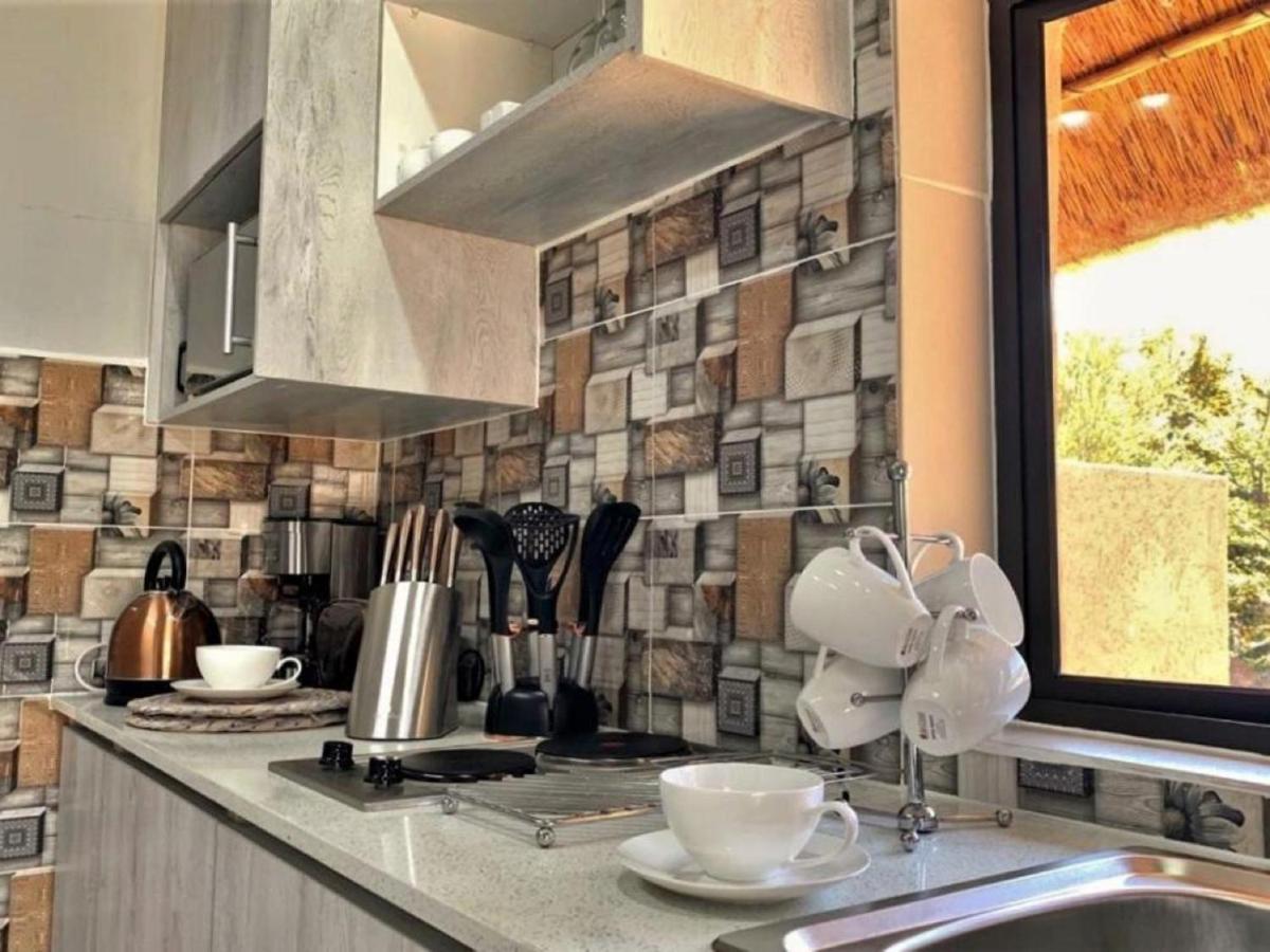 Ikhaya Lamadube Game Lodge Klipdrift Exteriör bild